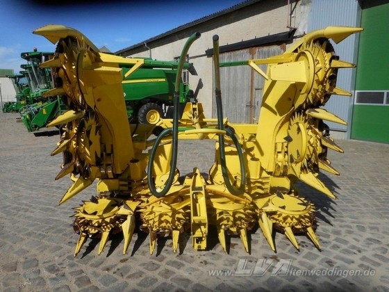 Для уборки кукурузы на полях «Золотой нивы» – жатка John Deere 360